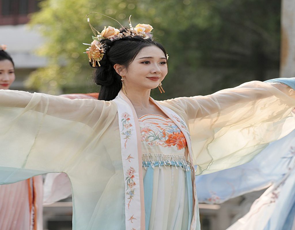 The Prosperous Era of Hanfu in the Tang and Song Dynasties